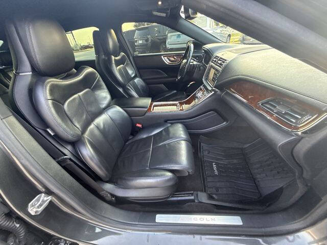 Used 2018 Lincoln Continental Reserve w/ Continental Climate Package FWD image 29