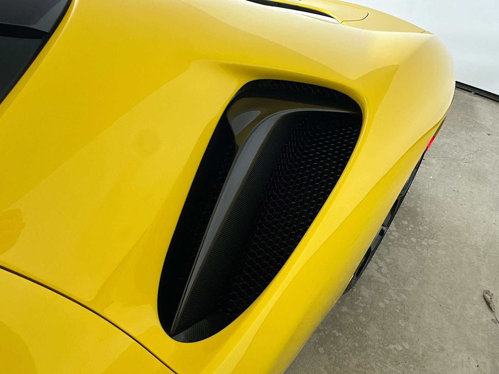 Used 2022 Ferrari SF90 Stradale AWD/4WD image 62