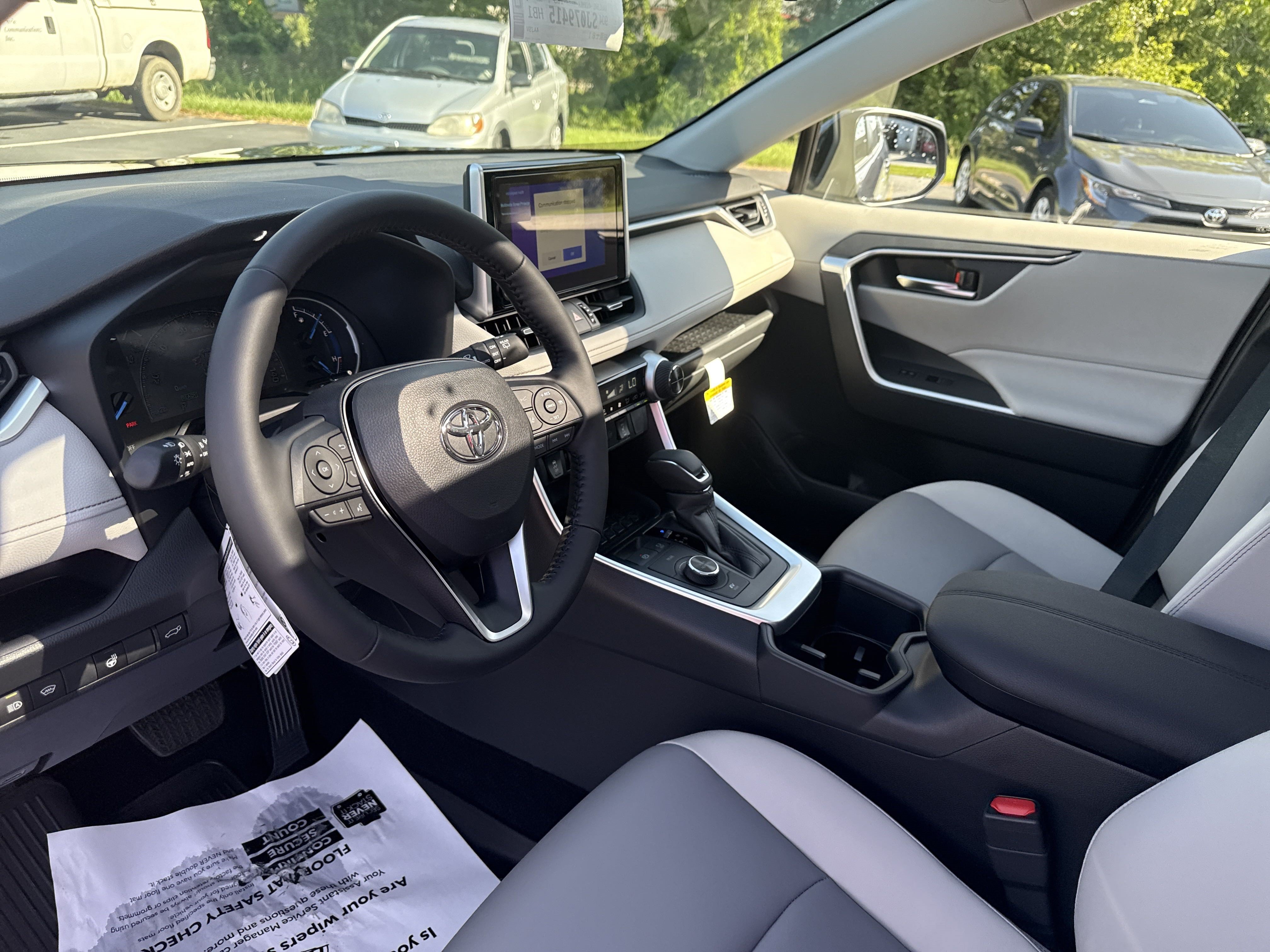 New 2025 Toyota RAV4 XLE Premium w/ Weather Package AWD/4WD image 15