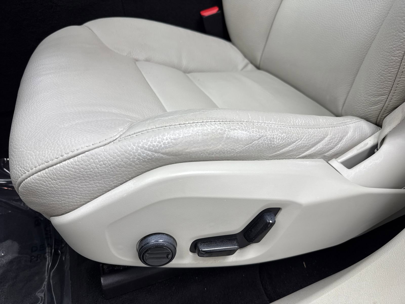 Used 2022 Volvo XC60 B5 Momentum w/ Protection Package Premier FWD image 36