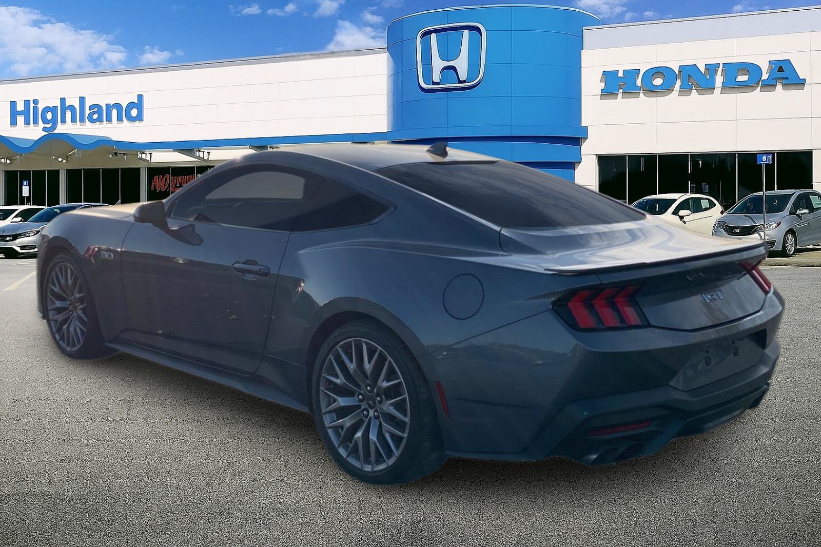 Used 2025 Ford Mustang GT Premium RWD image 3