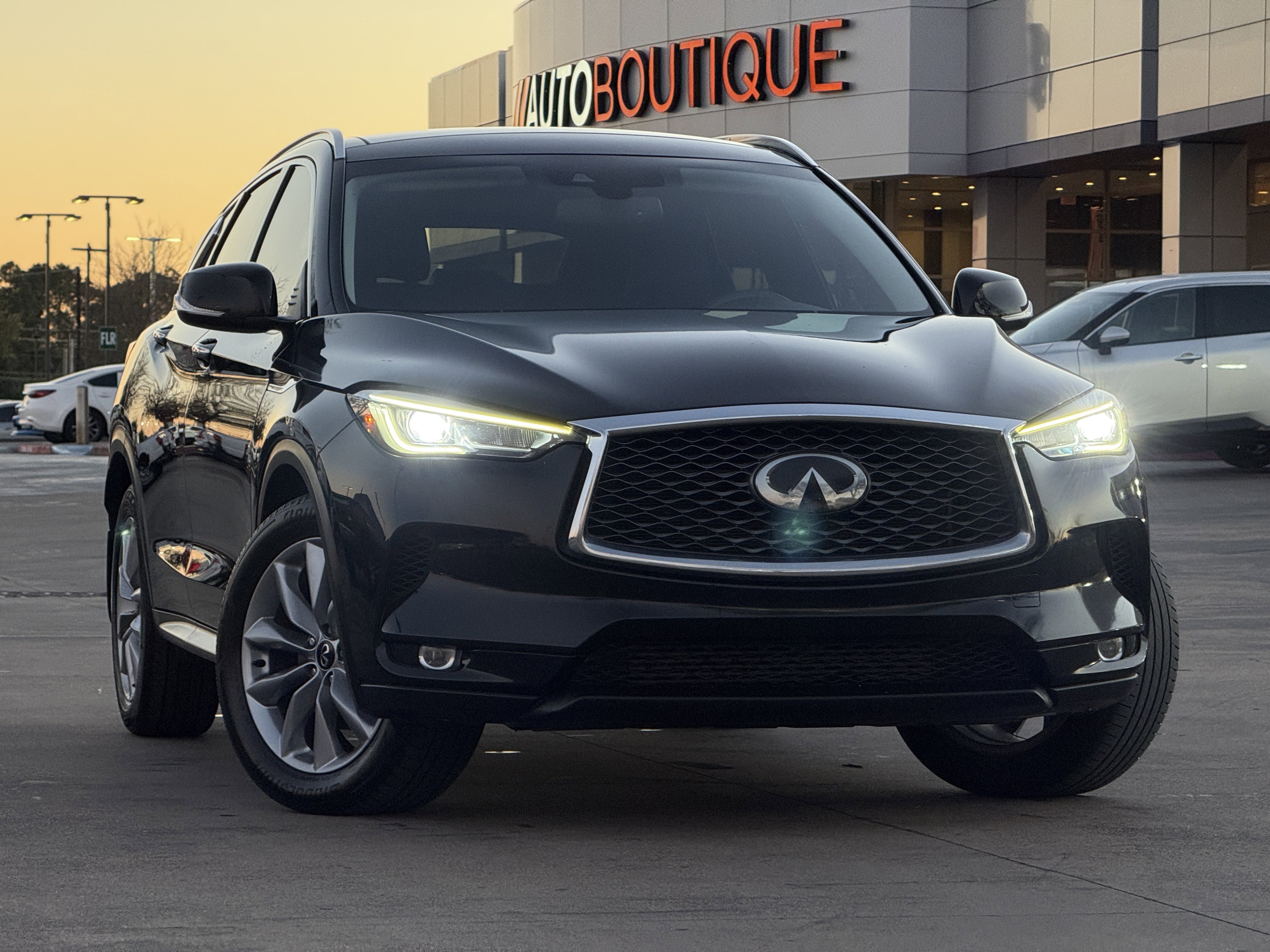 Used 2022 INFINITI QX50 Luxe FWD image 3