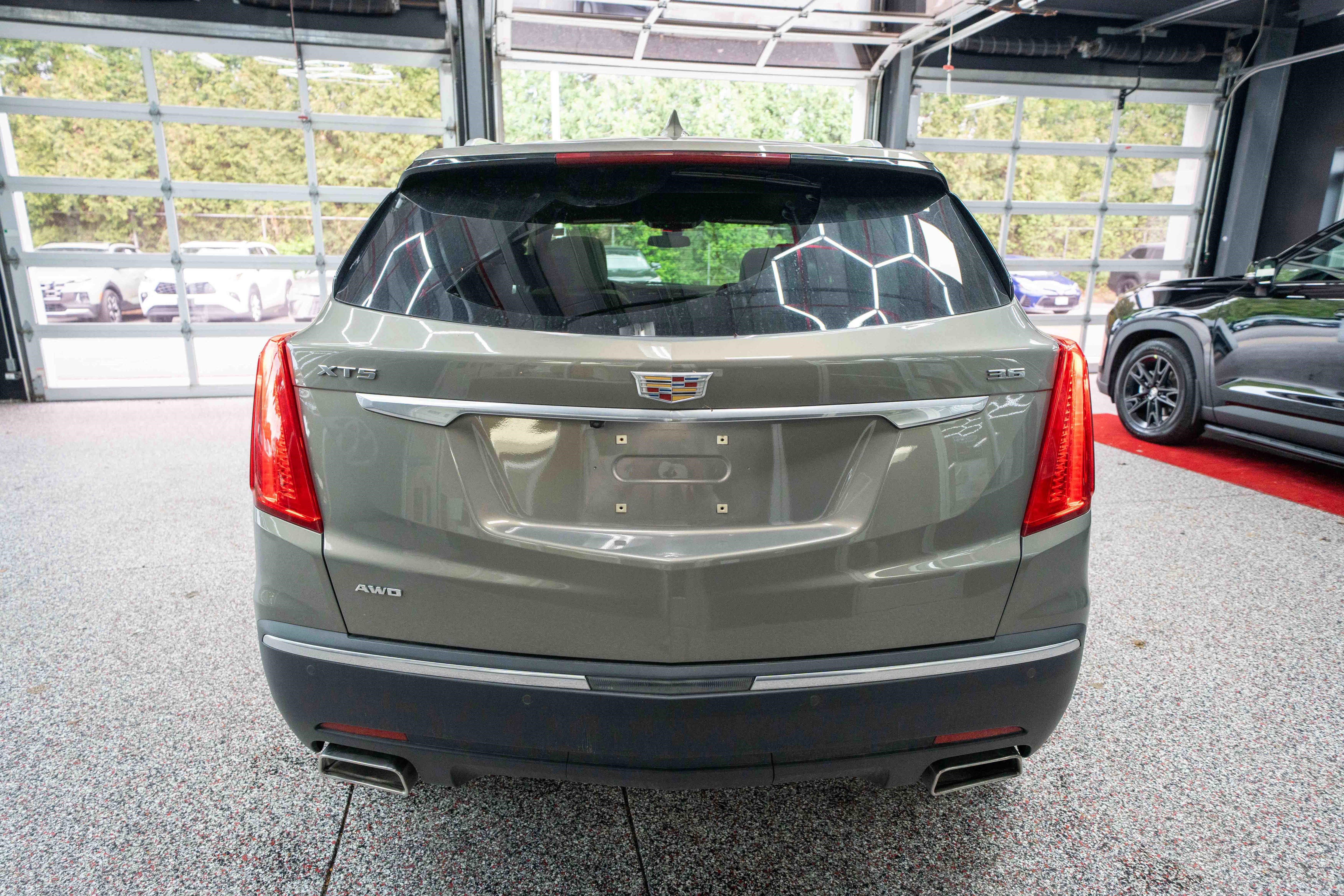 Used 2018 Cadillac XT5 Premium Luxury AWD/4WD image 3