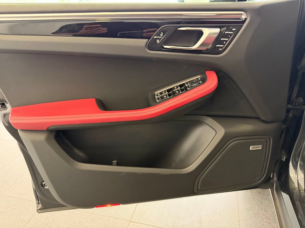 Certified 2021 Porsche Macan S AWD/4WD image 15