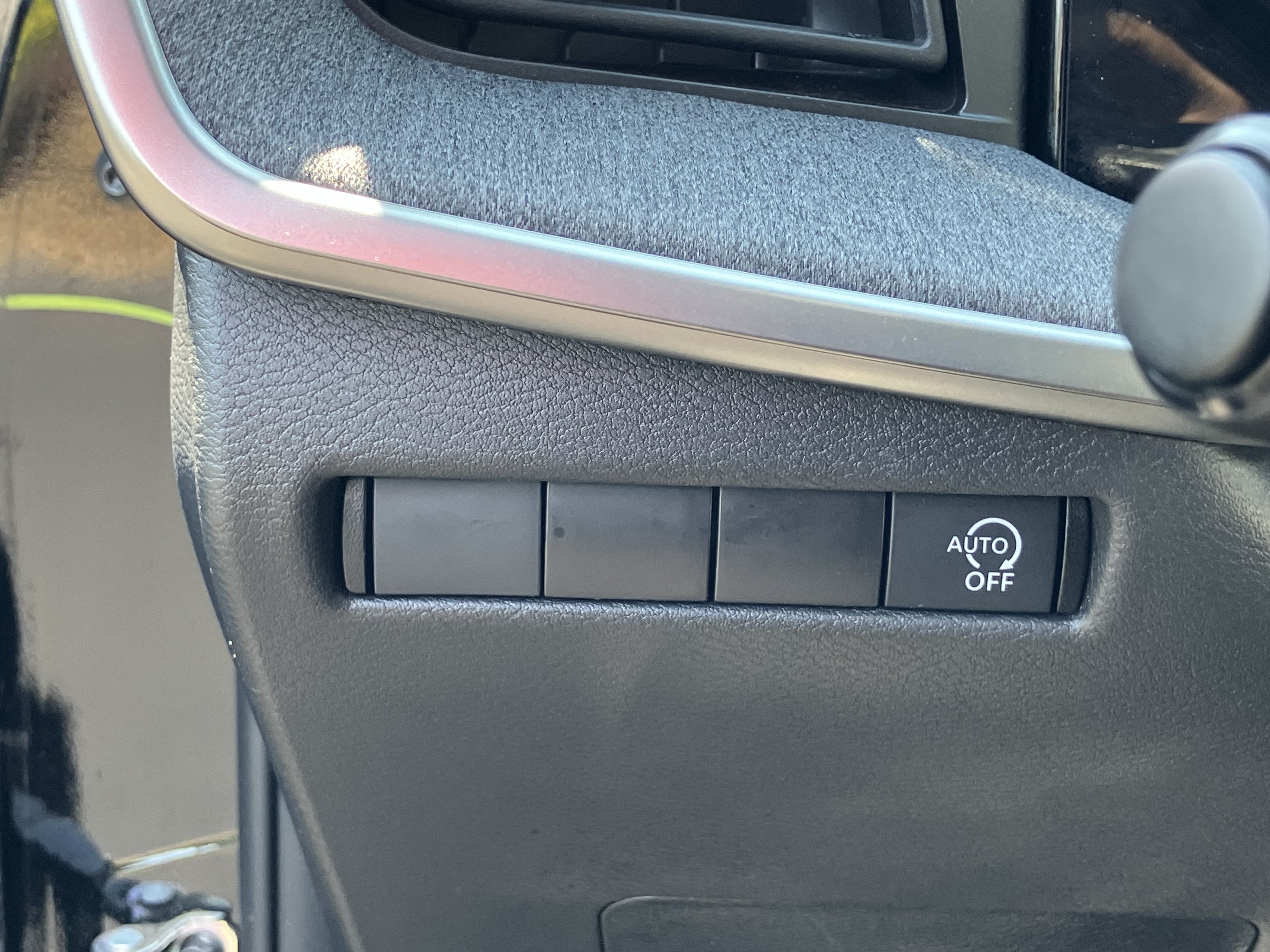 Used 2025 Nissan Kicks SV FWD image 19