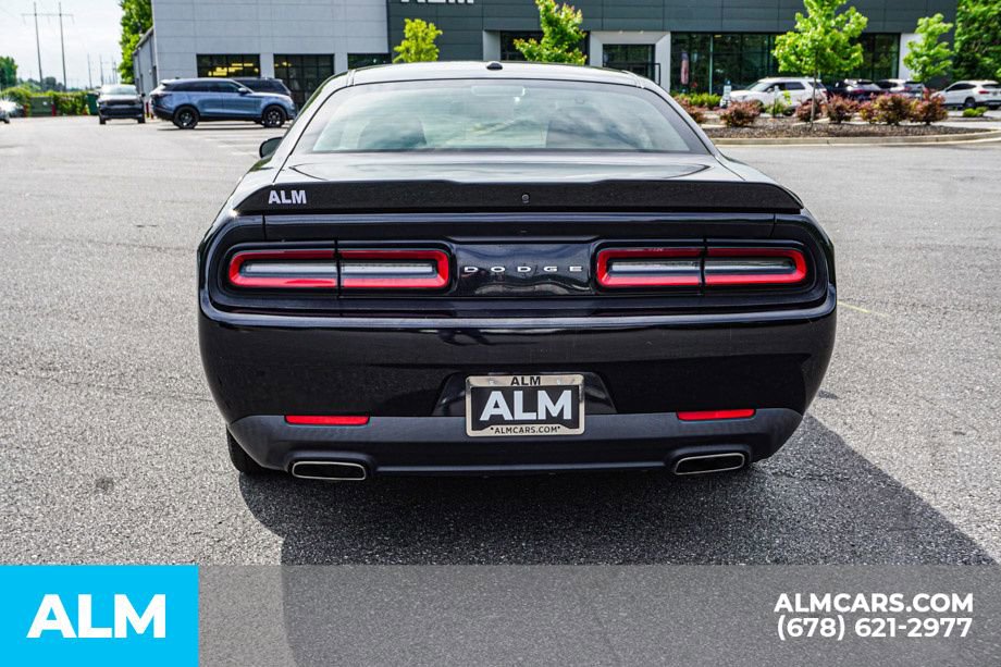 Used 2019 Dodge Challenger SXT RWD image 9