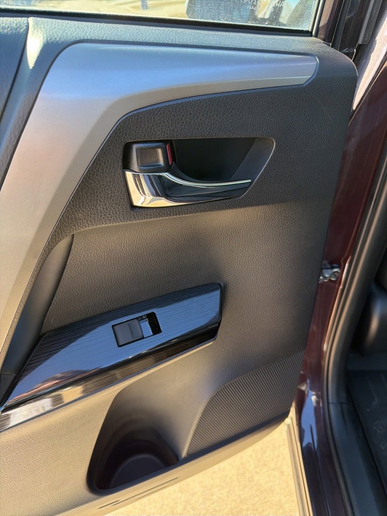 Used 2018 Toyota RAV4 Limited image 31