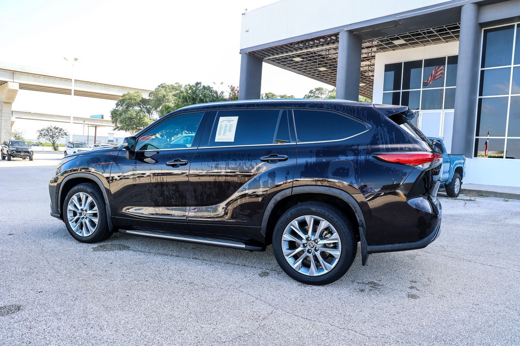 Used 2022 Toyota Highlander Limited AWD/4WD image 8