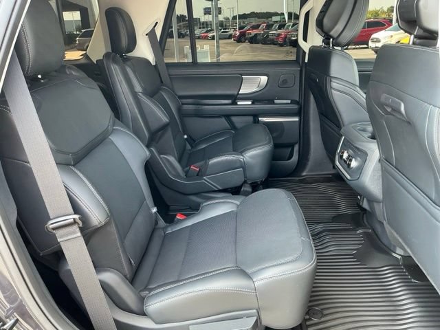 Used 2026 Ford Expedition Platinum w/ Driver's Package AWD/4WD image 28
