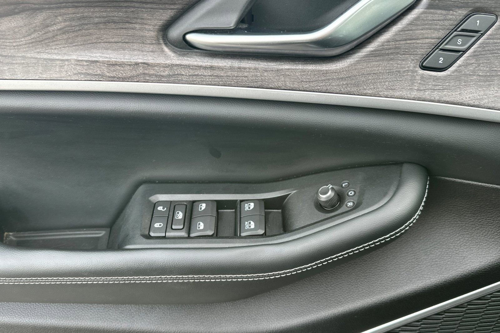 Used 2022 Jeep Grand Cherokee Limited 4xe w/ Luxury Tech Group II image 12