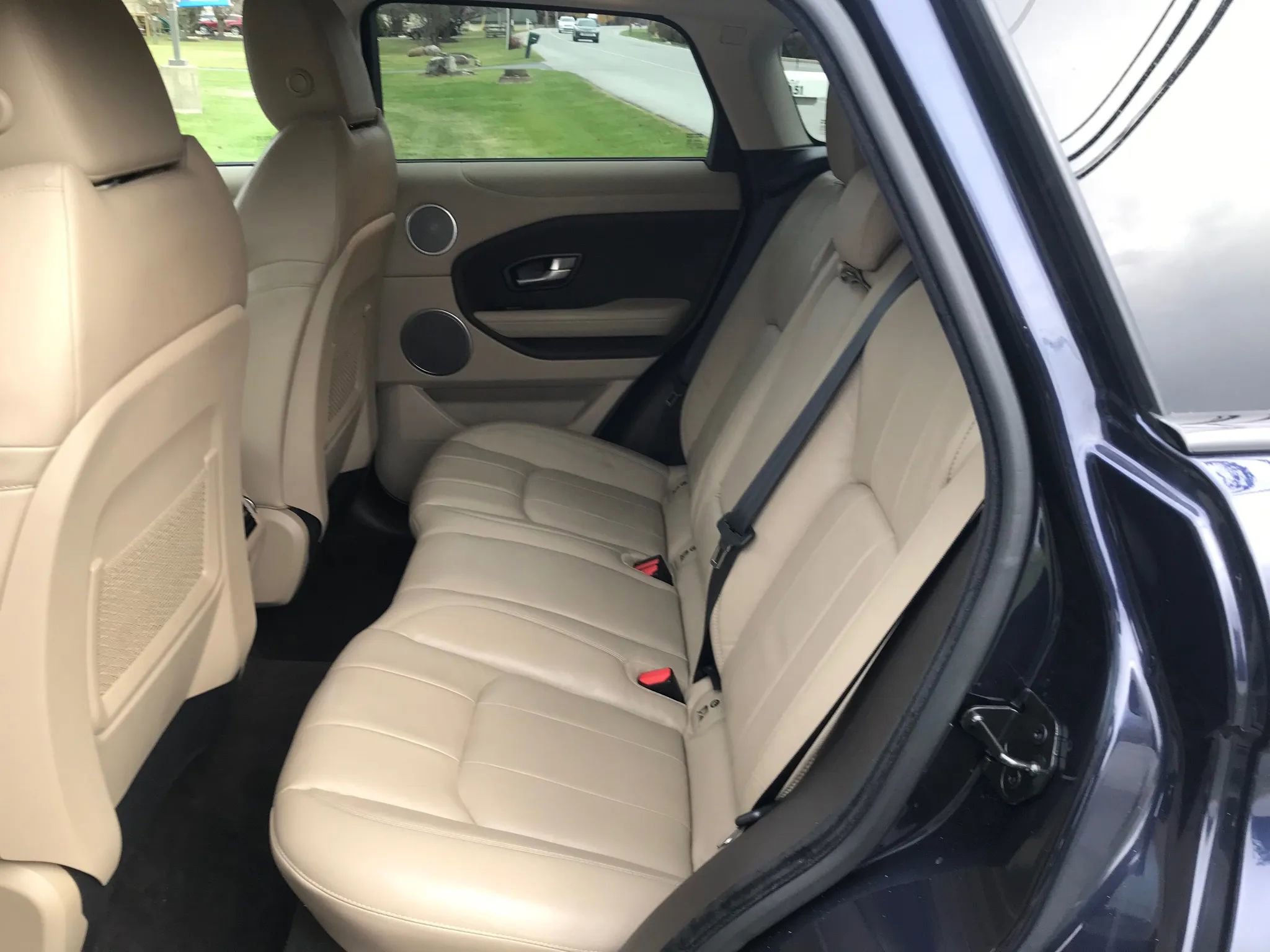 Used 2018 Land Rover Range Rover Evoque image 3