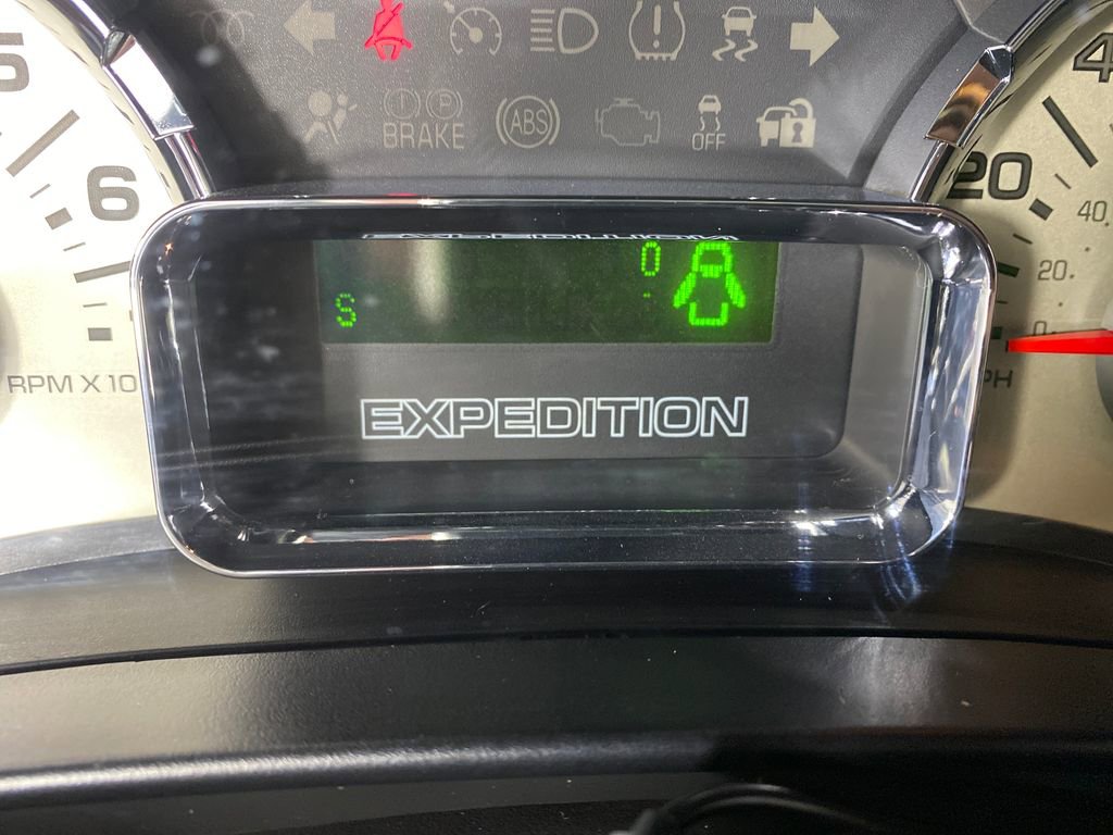 Used 2013 Ford Expedition Limited image 17