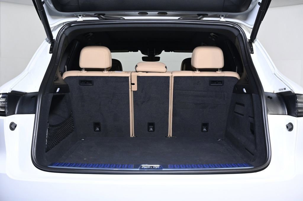Certified 2023 Porsche Cayenne Platinum Edition AWD/4WD image 28