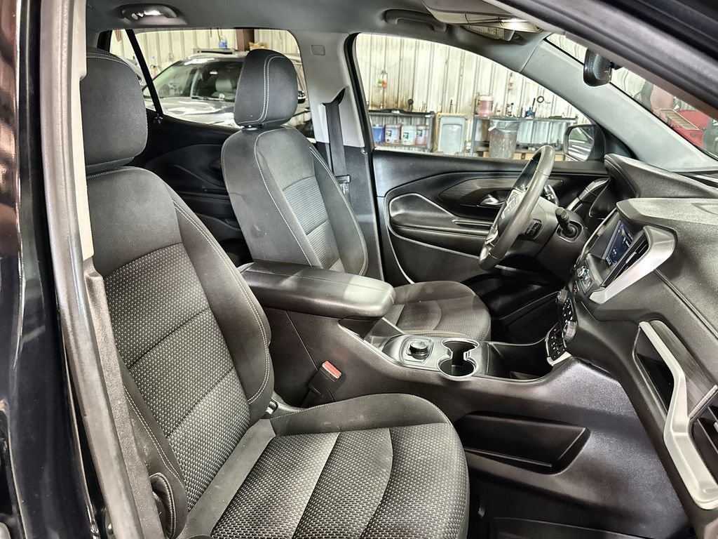 Used 2023 GMC Terrain SLE FWD image 30