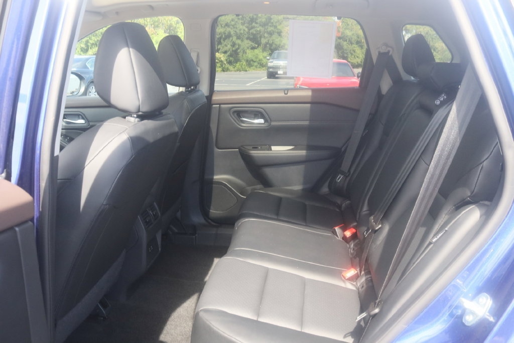 Used 2023 Nissan Rogue SV w/ SV Premium B Package AWD/4WD image 19