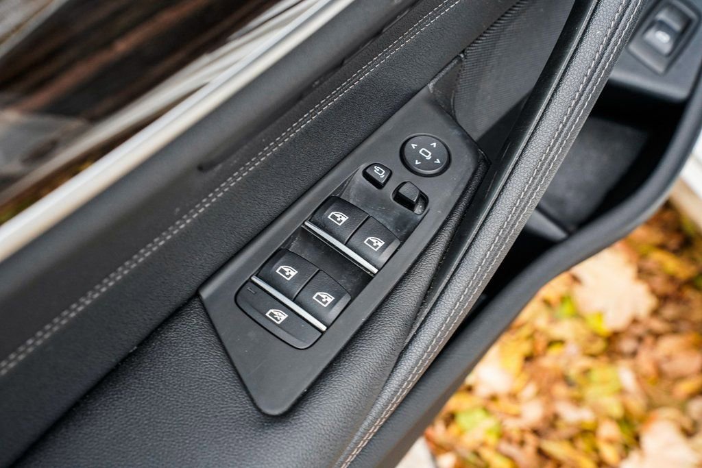 Used 2022 BMW 530i xDrive w/ Convenience Package image 10