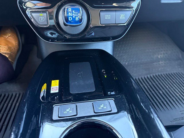 Used 2022 Toyota Prius Limited w/ Premium Convenience Package FWD image 17