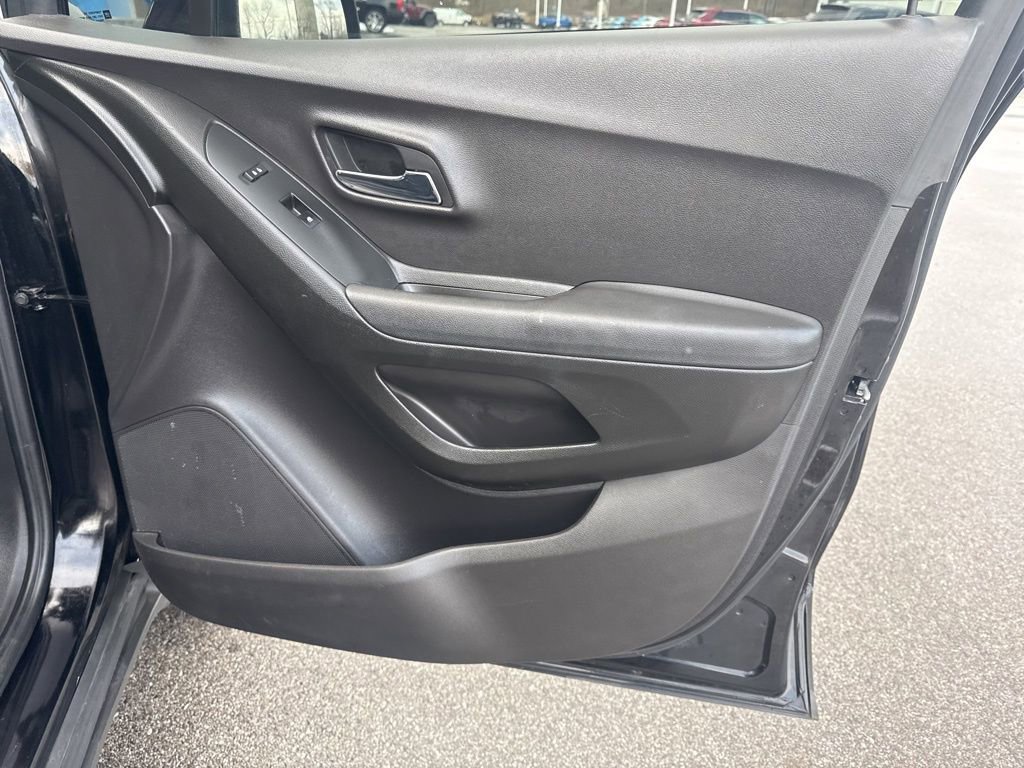 Used 2018 Chevrolet Trax LS image 22