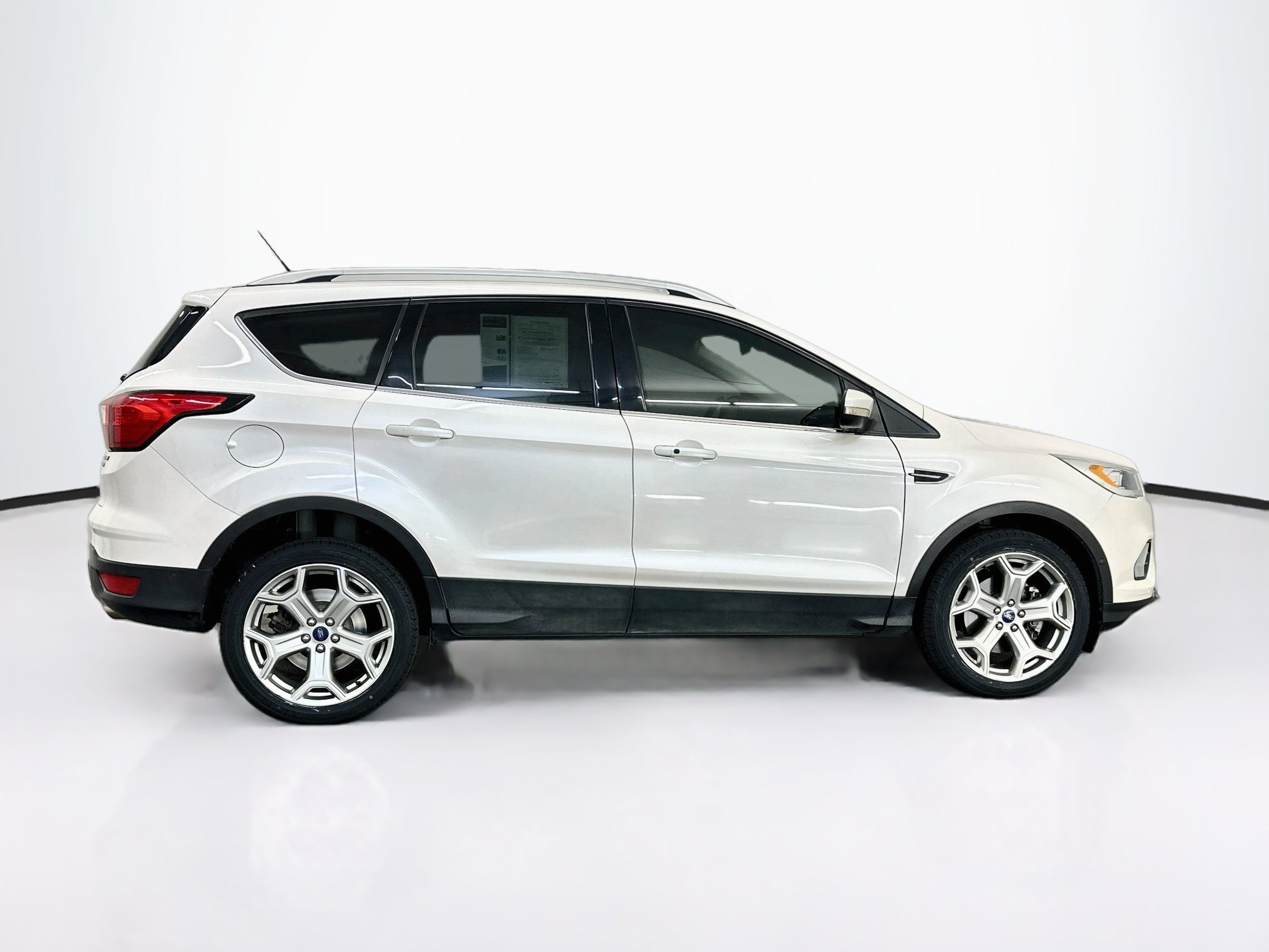 Used 2019 Ford Escape Titanium w/ U9j03 - Titanium Tow Package AWD/4WD image 10