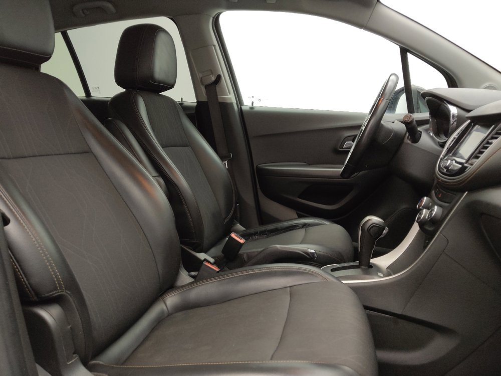Used 2020 Chevrolet Trax LT w/ LT Convenience Package image 21