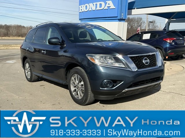 Used 2016 Nissan Pathfinder S image 1