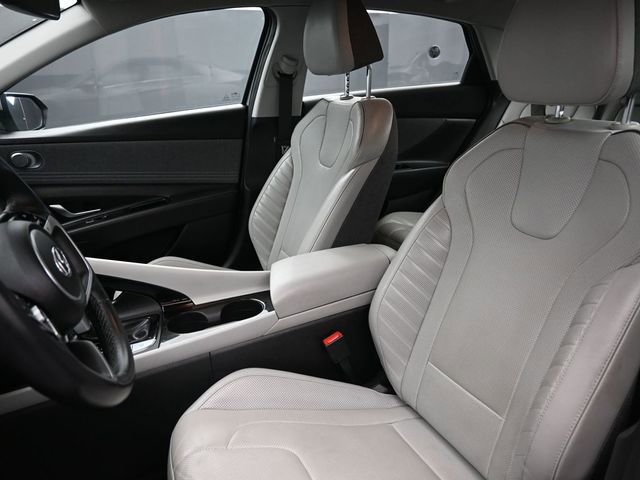 Used 2023 Hyundai Elantra Limited image 13