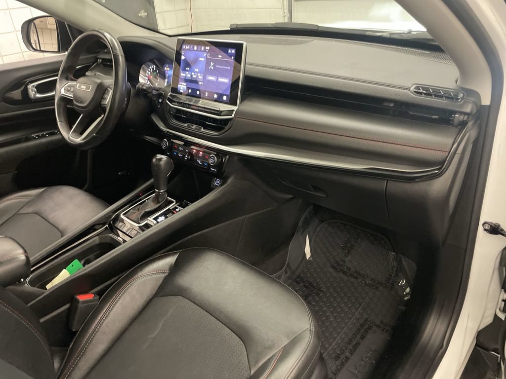 Used 2022 Jeep Compass Trailhawk w/ Sun and Sound Group AWD/4WD image 23