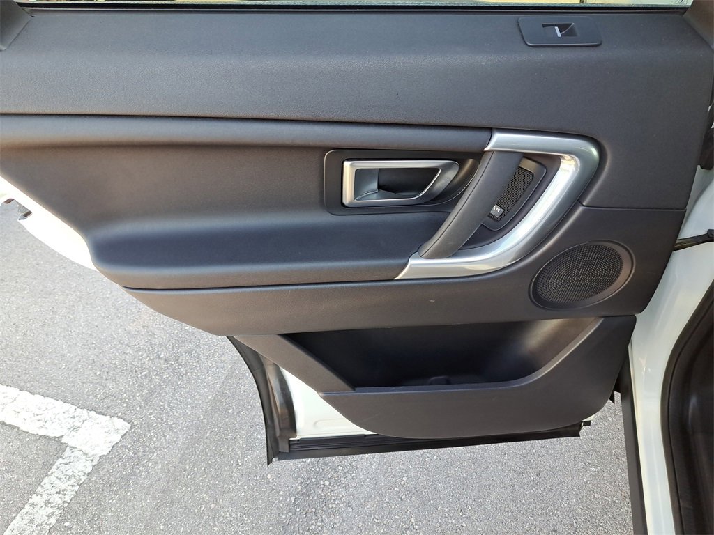 Used 2019 Land Rover Discovery Sport SE image 11