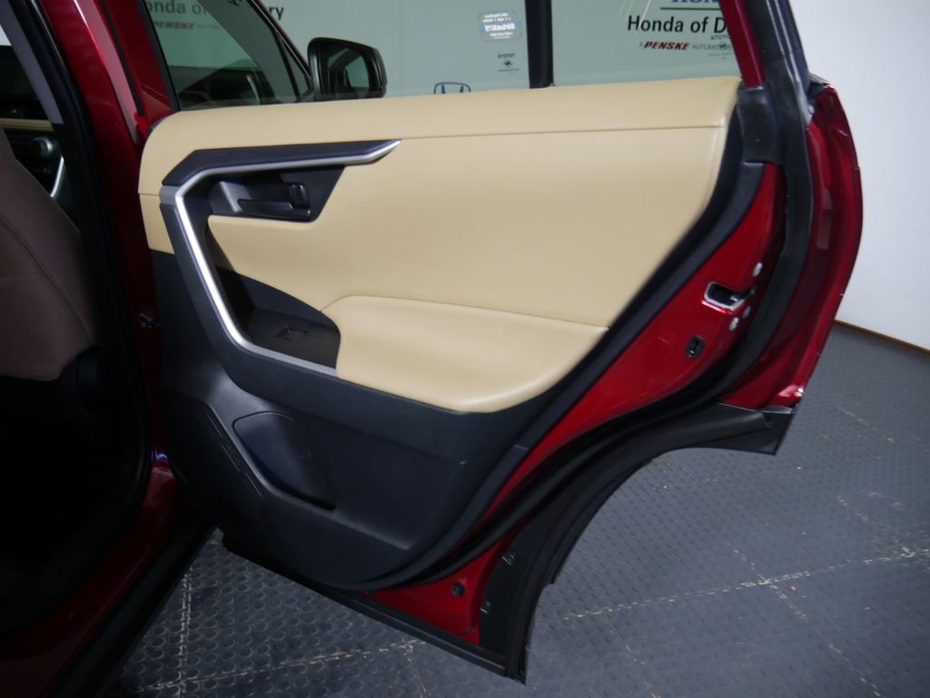 Used 2022 Toyota RAV4 LE image 8