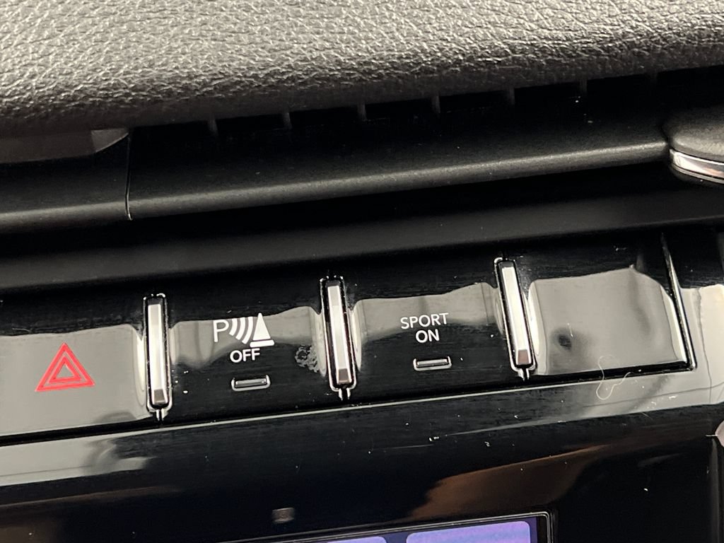Used 2024 Jeep Grand Cherokee Altitude RWD image 54