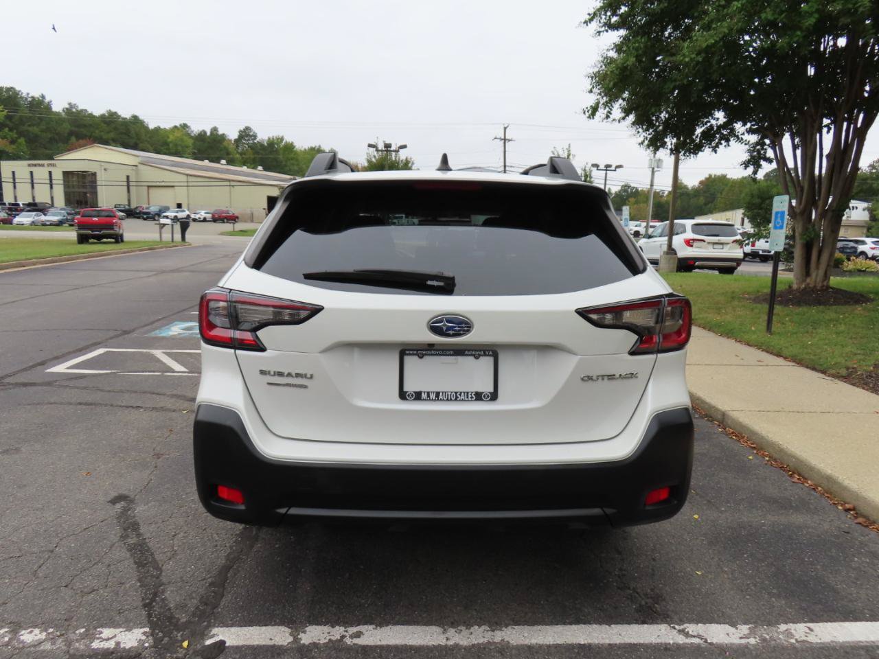 Used 2024 Subaru Outback Premium AWD/4WD image 6