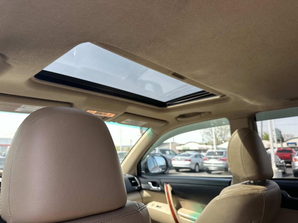 Used 2013 Toyota Highlander Limited AWD/4WD image 13