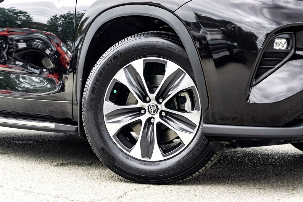 Used 2022 Toyota Highlander XLE image 2