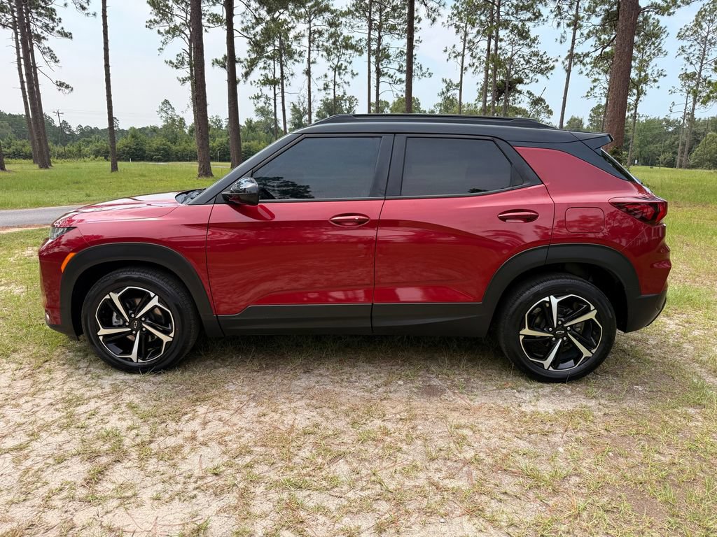Used 2021 Chevrolet TrailBlazer RS w/ Technology Package FWD image 2