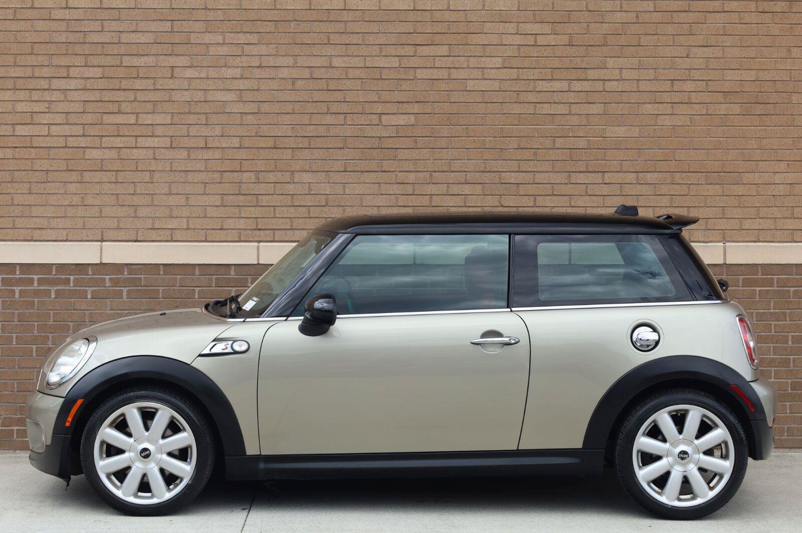 Used 2009 MINI Cooper S FWD image 2
