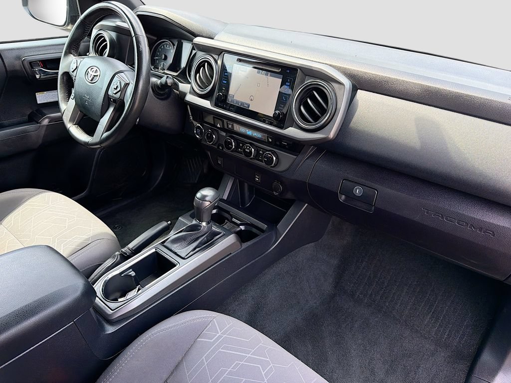 Used 2017 Toyota Tacoma TRD Off-Road AWD/4WD image 31