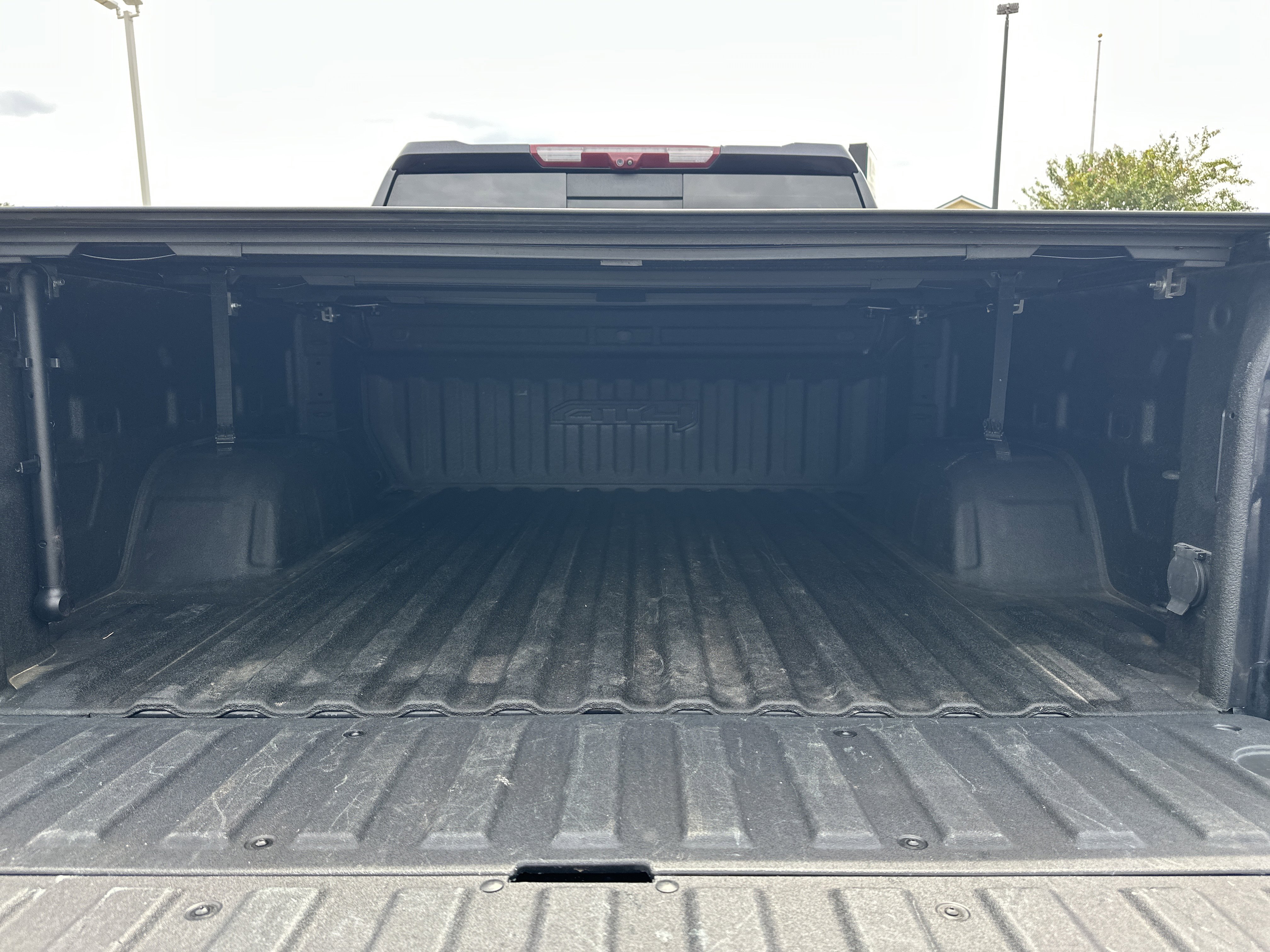 Used 2023 GMC Sierra 1500 AT4 w/ Technology Package image 19