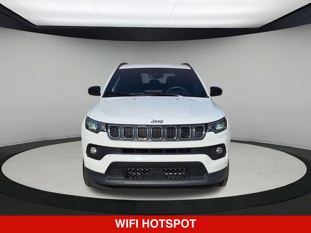 Used 2024 Jeep Compass Latitude AWD/4WD image 10