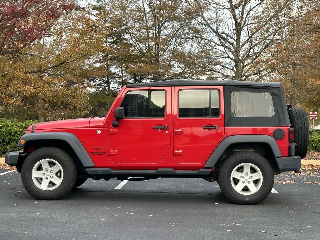 Used 2013 Jeep Wrangler Unlimited Sport image 3