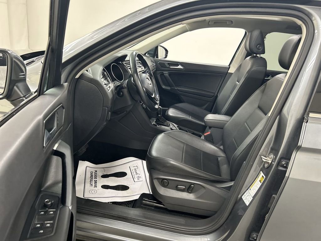 Used 2018 Volkswagen Tiguan SEL AWD/4WD image 9