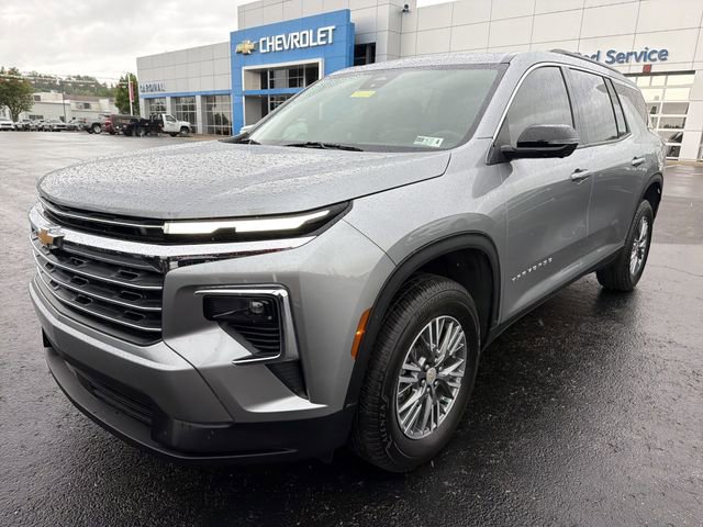 Used 2025 Chevrolet Traverse LT w/ Driver Confidence Package FWD image 10