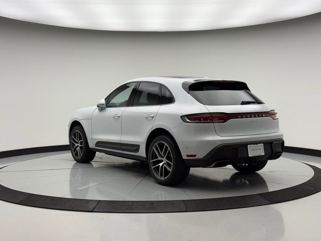 Used 2024 Porsche Macan image 3