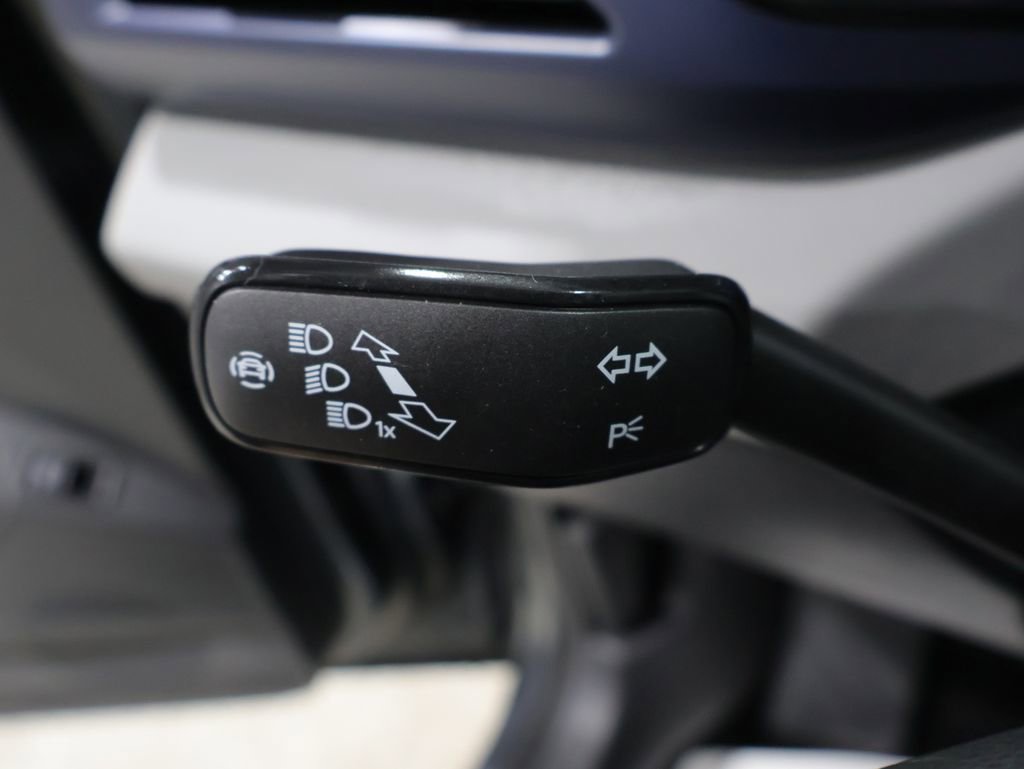 Used 2023 Volkswagen Taos SE w/ Panoramic Sunroof Package image 38