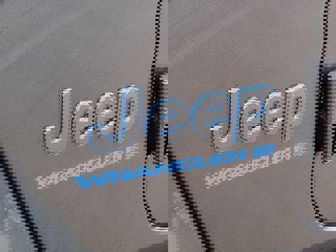 Used 2025 Jeep Wrangler Sahara image 5