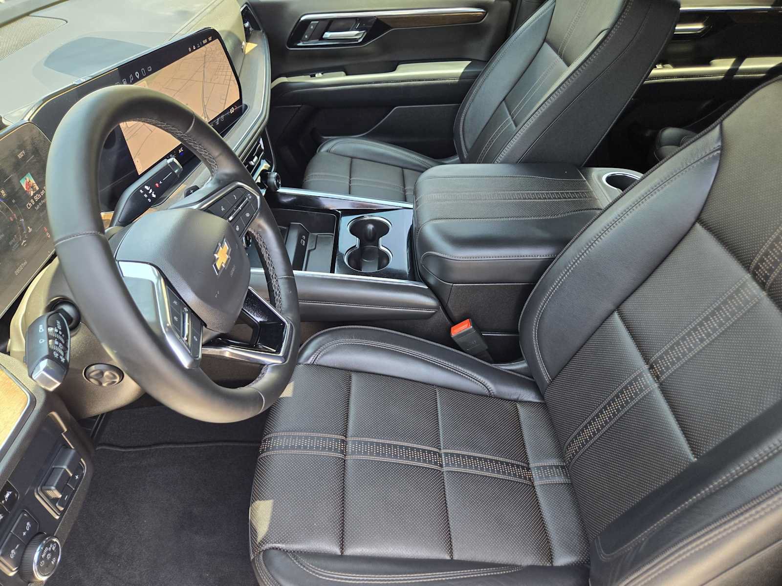 Certified 2025 Chevrolet Tahoe High Country AWD/4WD image 13