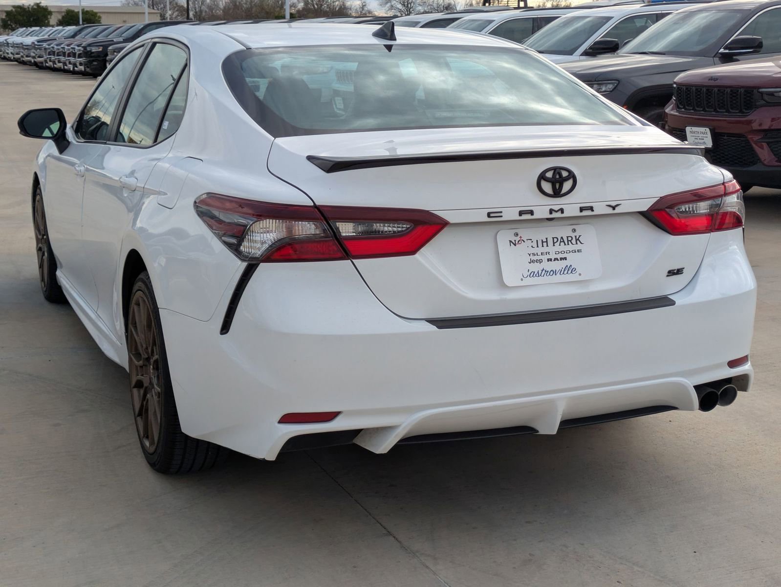 Used 2023 Toyota Camry SE image 5