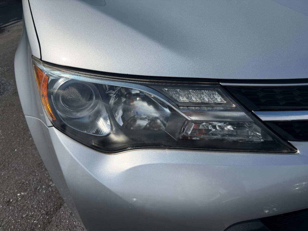 Used 2013 Toyota RAV4 LE AWD/4WD image 4