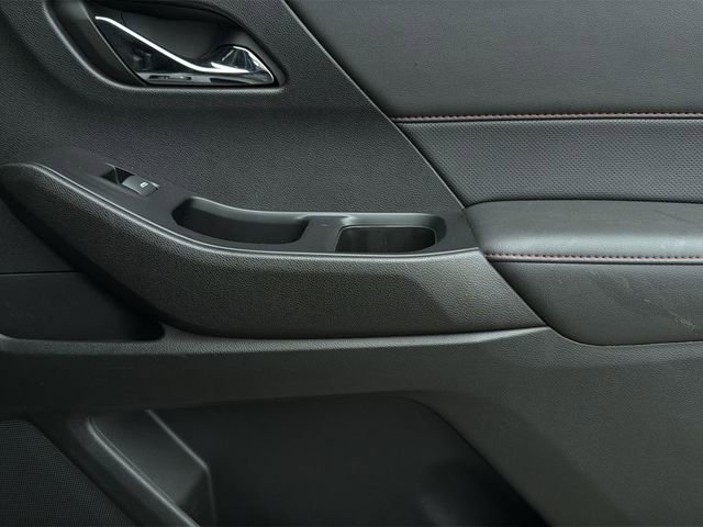 Used 2023 Chevrolet Traverse RS FWD image 37