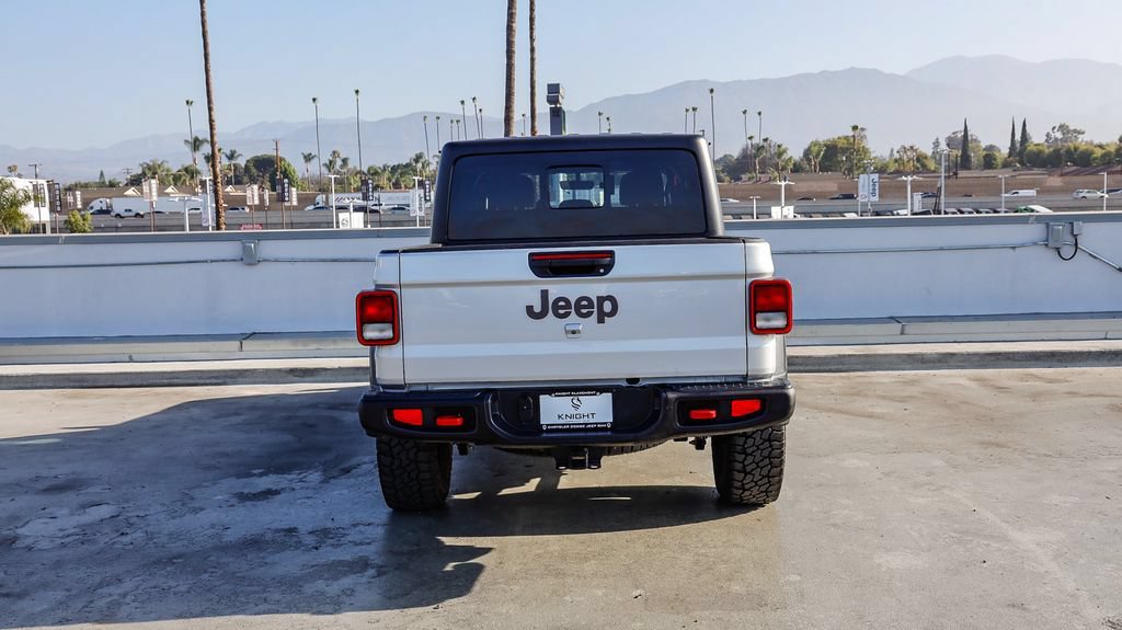 Used 2023 Jeep Gladiator Rubicon w/ Trailer Tow Package AWD/4WD image 8
