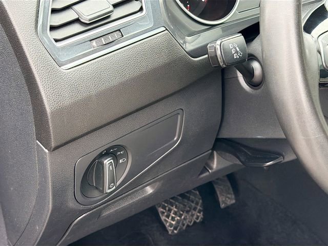 Used 2020 Volkswagen Tiguan SE image 10